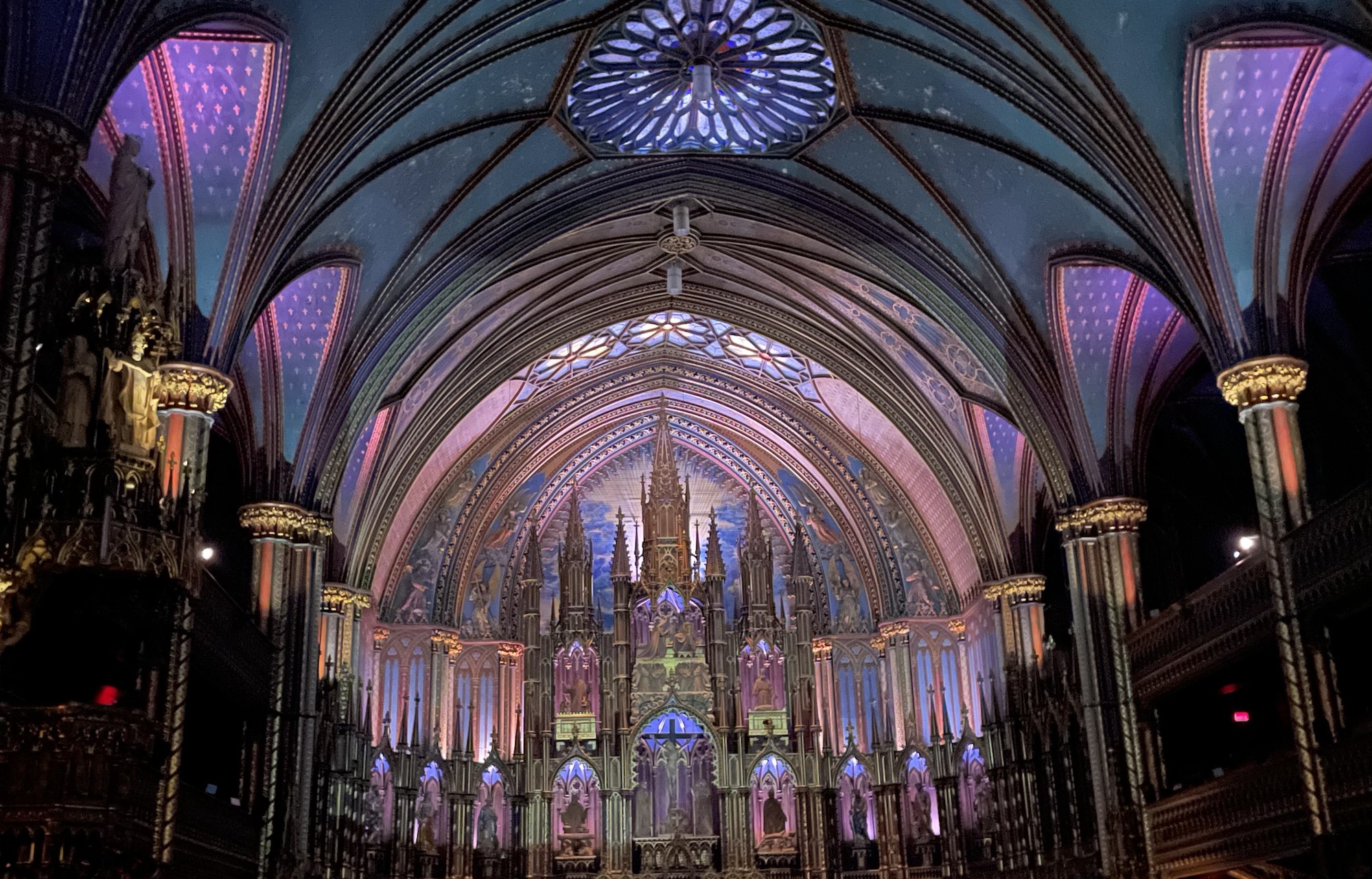 Saint Basilica Aura Show
